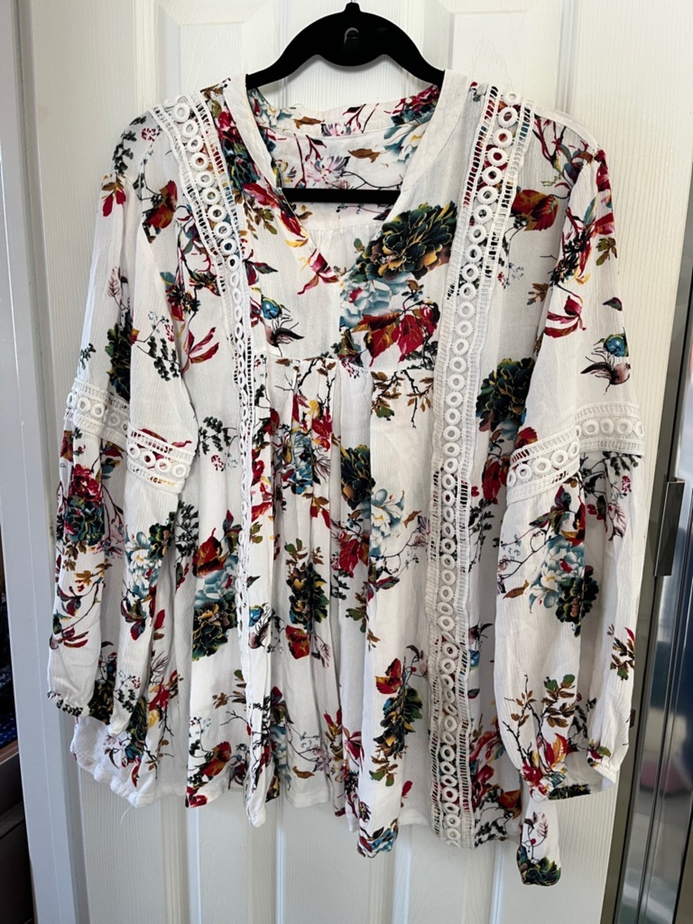 Boho White Floral Lace-Trim V-Neck Peasant Tunic